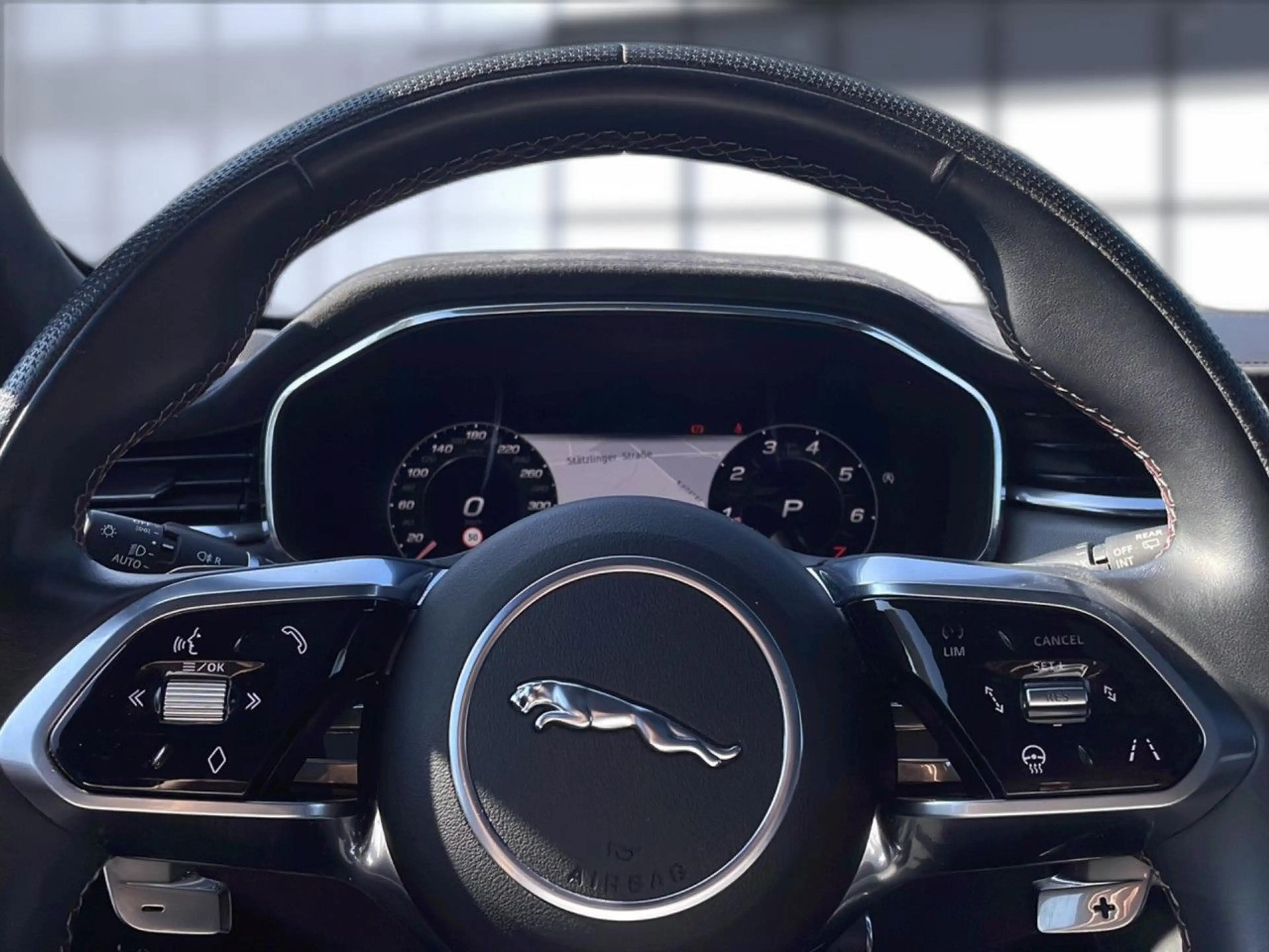 Jaguar F-Pace P550 AWD SVR — photo 11