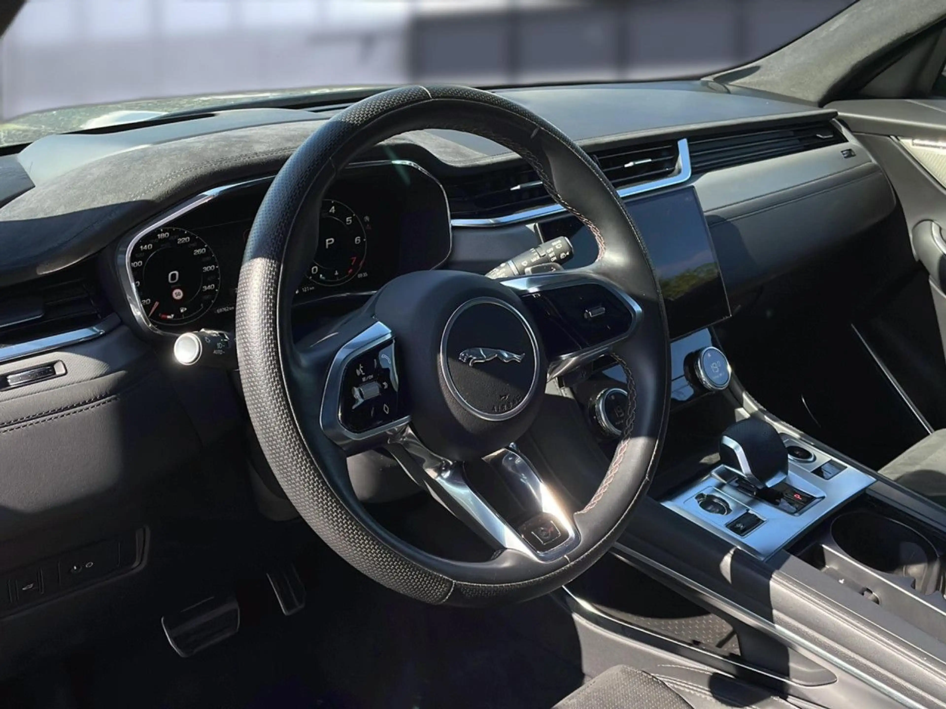Jaguar F-Pace P550 AWD SVR — photo 10