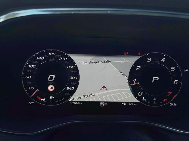 Jaguar F-Pace P550 AWD SVR — photo 13