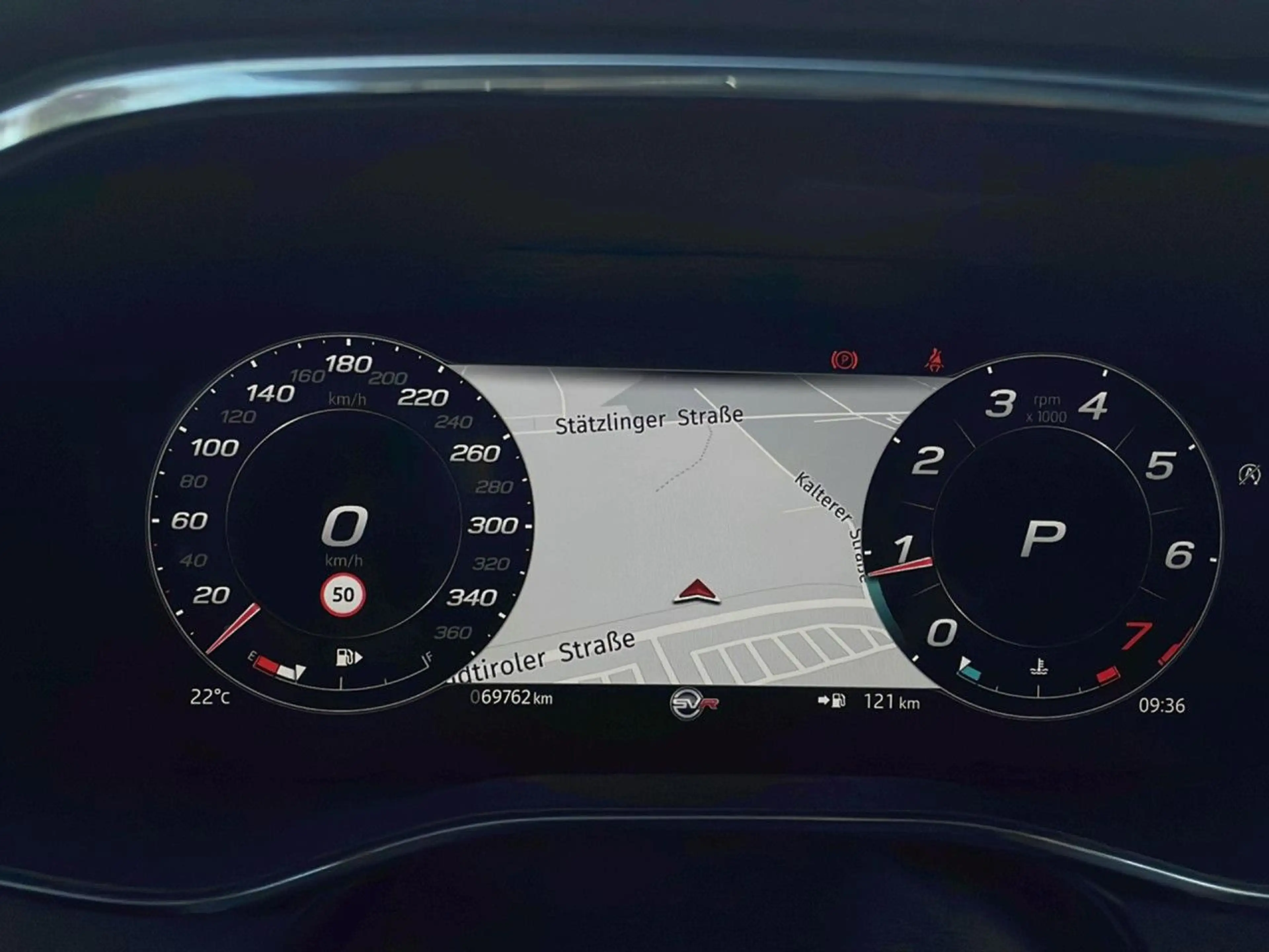 Jaguar F-Pace P550 AWD SVR — photo 12