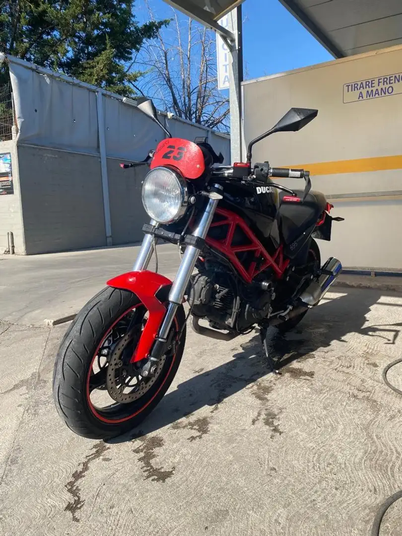 Ducati Monster 695 - 1