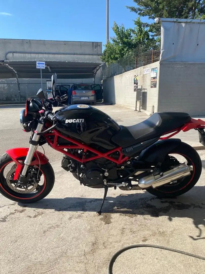 Ducati Monster 695 - 2