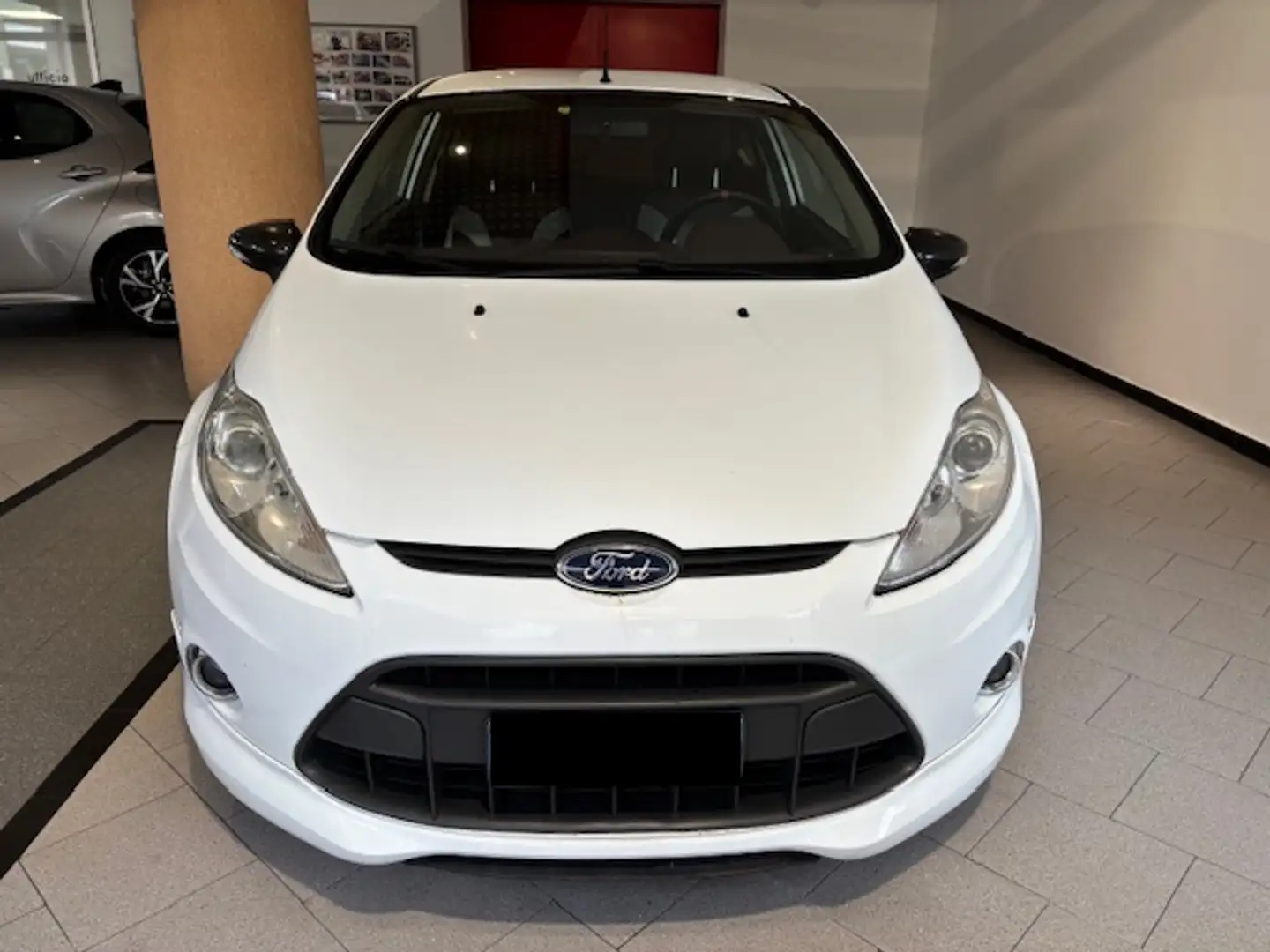 Ford Fiesta 3p 1.6 tdci Titanium c/esp 95cv E5 Weiß - 2