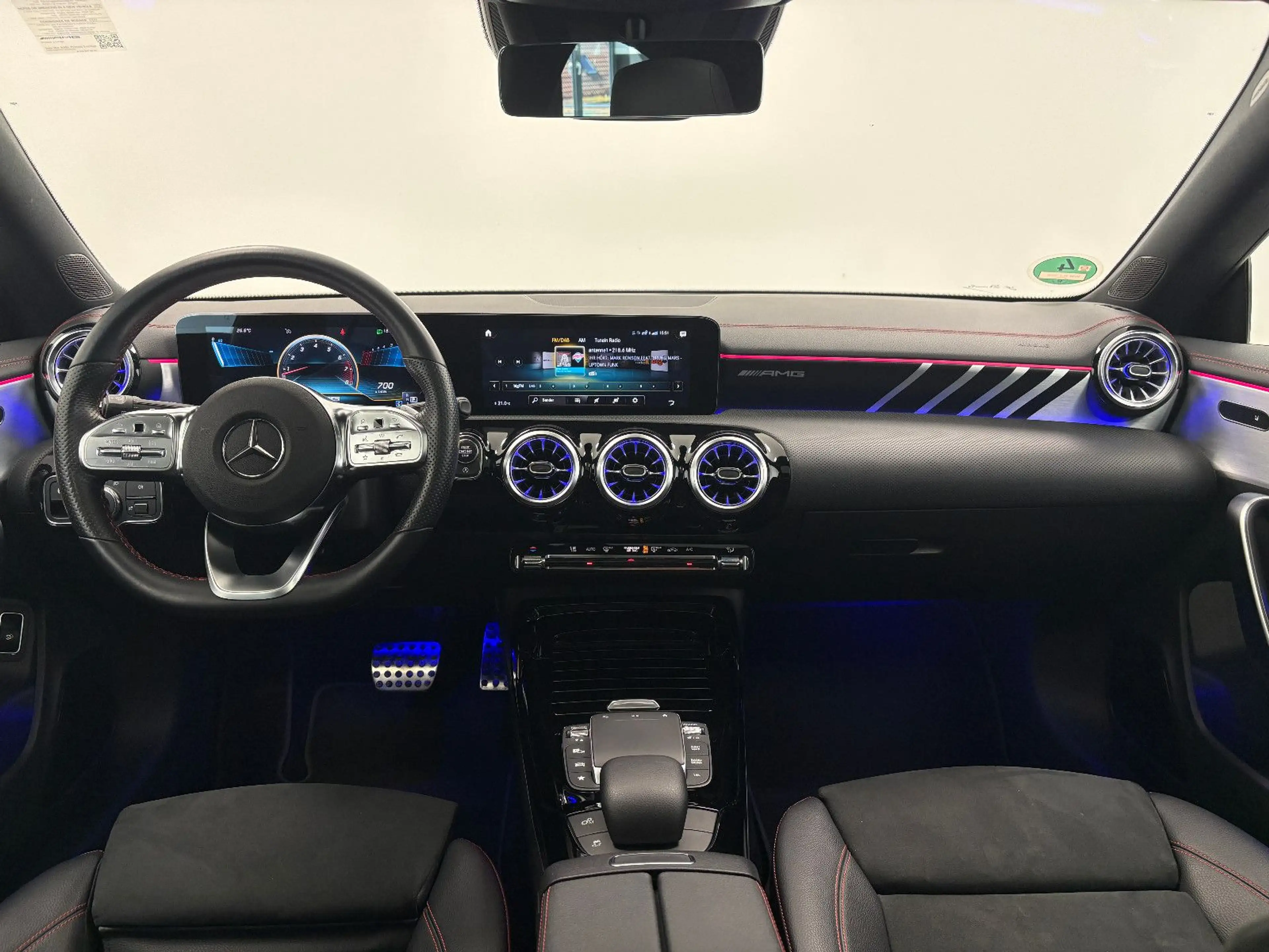 Mercedes-Benz CLA 35 AMG 4Matic *PANO* — photo 15
