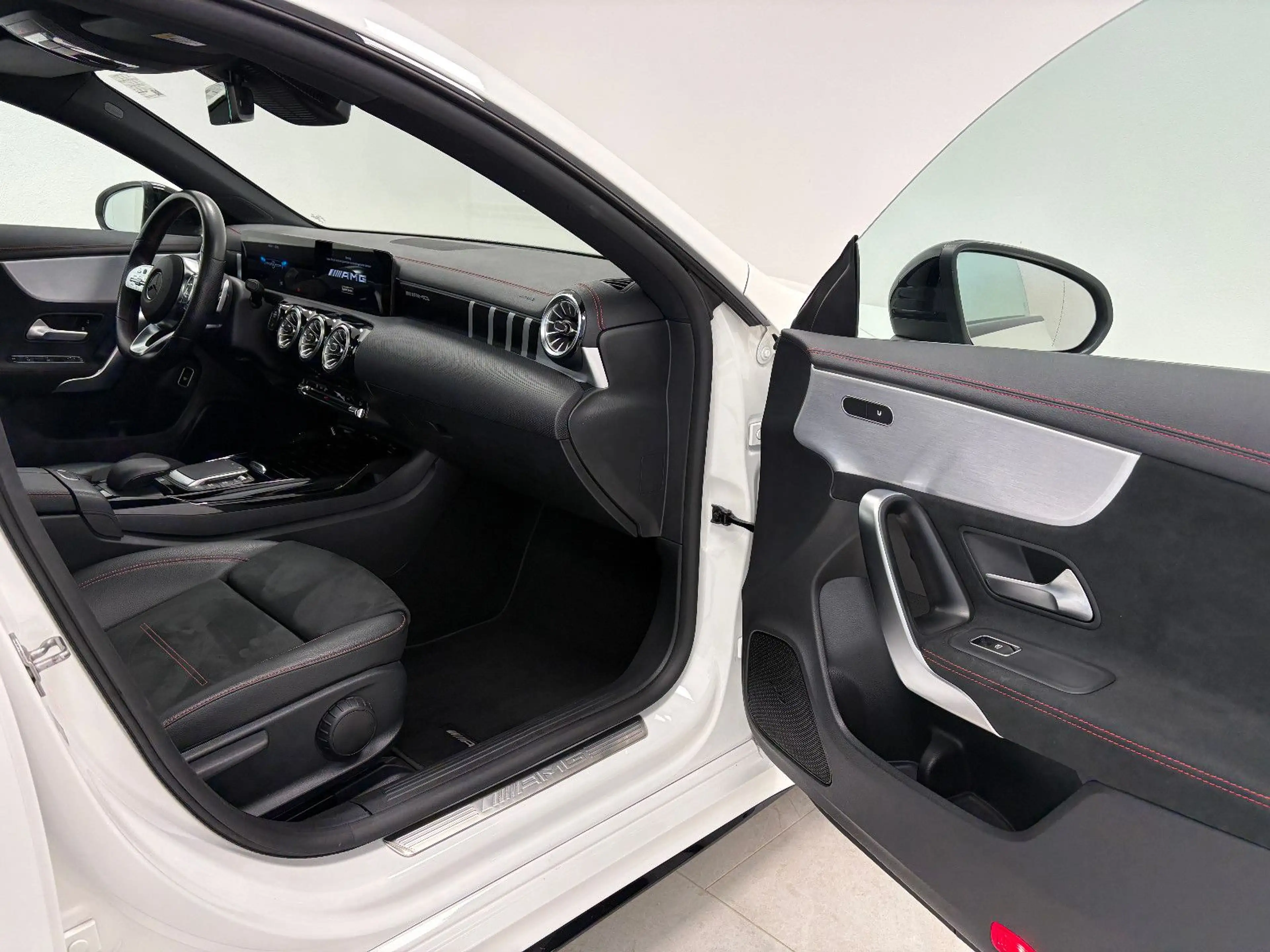 Mercedes-Benz CLA 35 AMG 4Matic *PANO* — photo 13