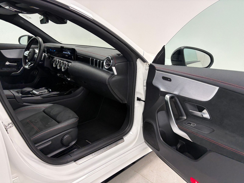 Mercedes-Benz CLA 35 AMG 4Matic *PANO* — photo 13