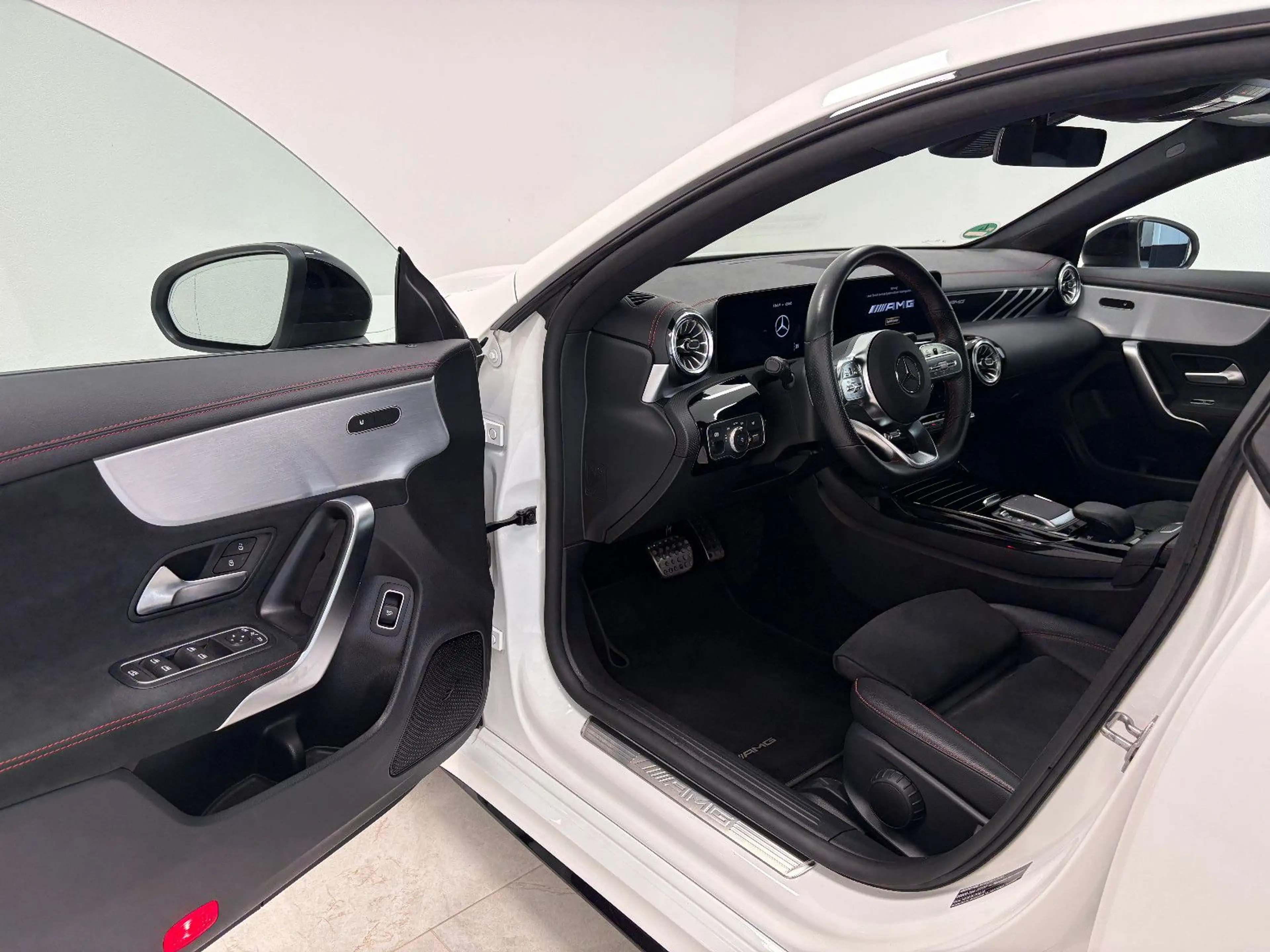 Mercedes-Benz CLA 35 AMG 4Matic *PANO* — photo 11
