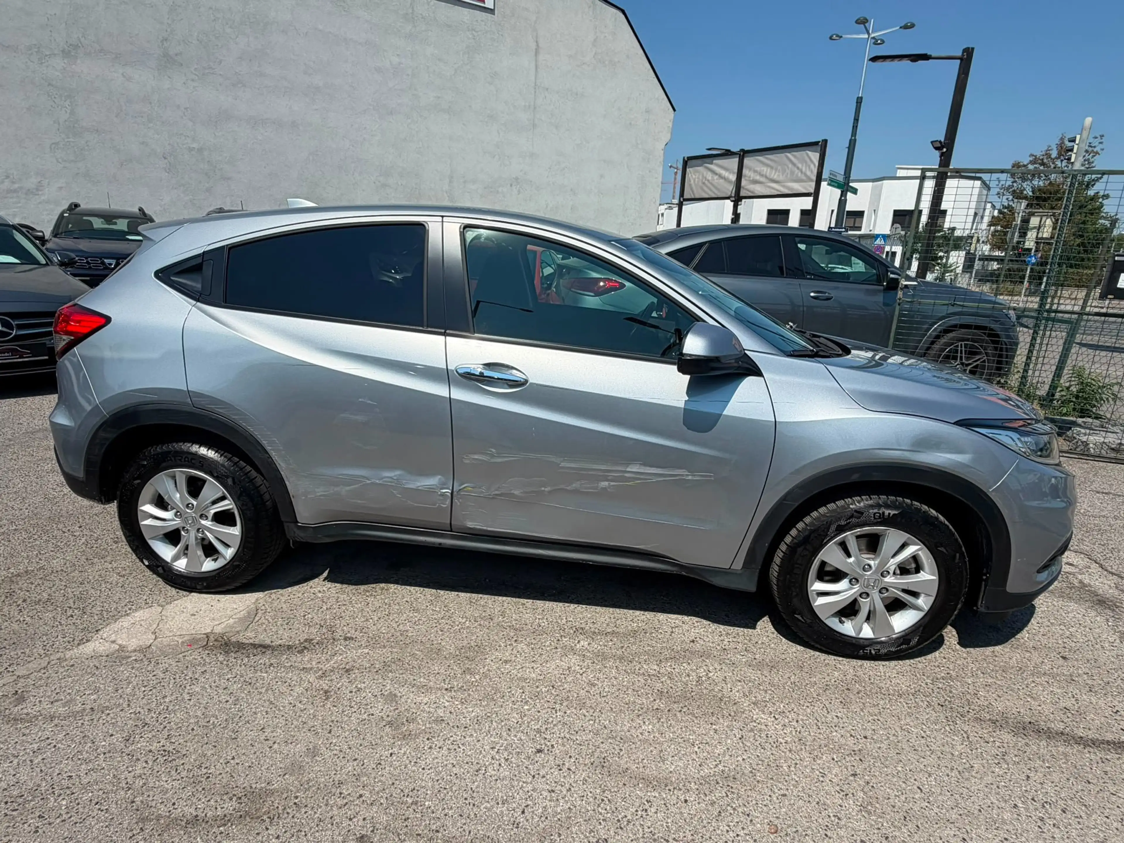 Honda HR-V 1,5 i-VTEC Elegance mit ParkhilfeVorne Navi LED — photo 8