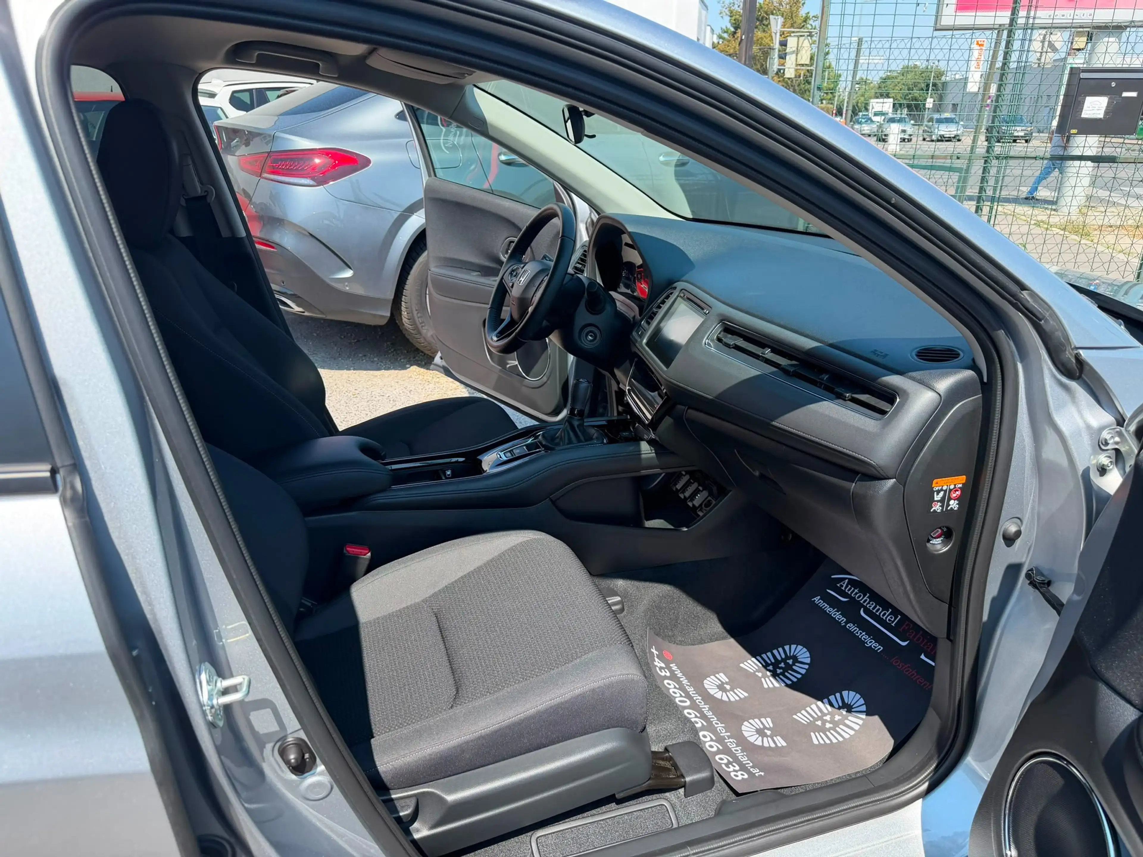 Honda HR-V 1,5 i-VTEC Elegance mit ParkhilfeVorne Navi LED — photo 15