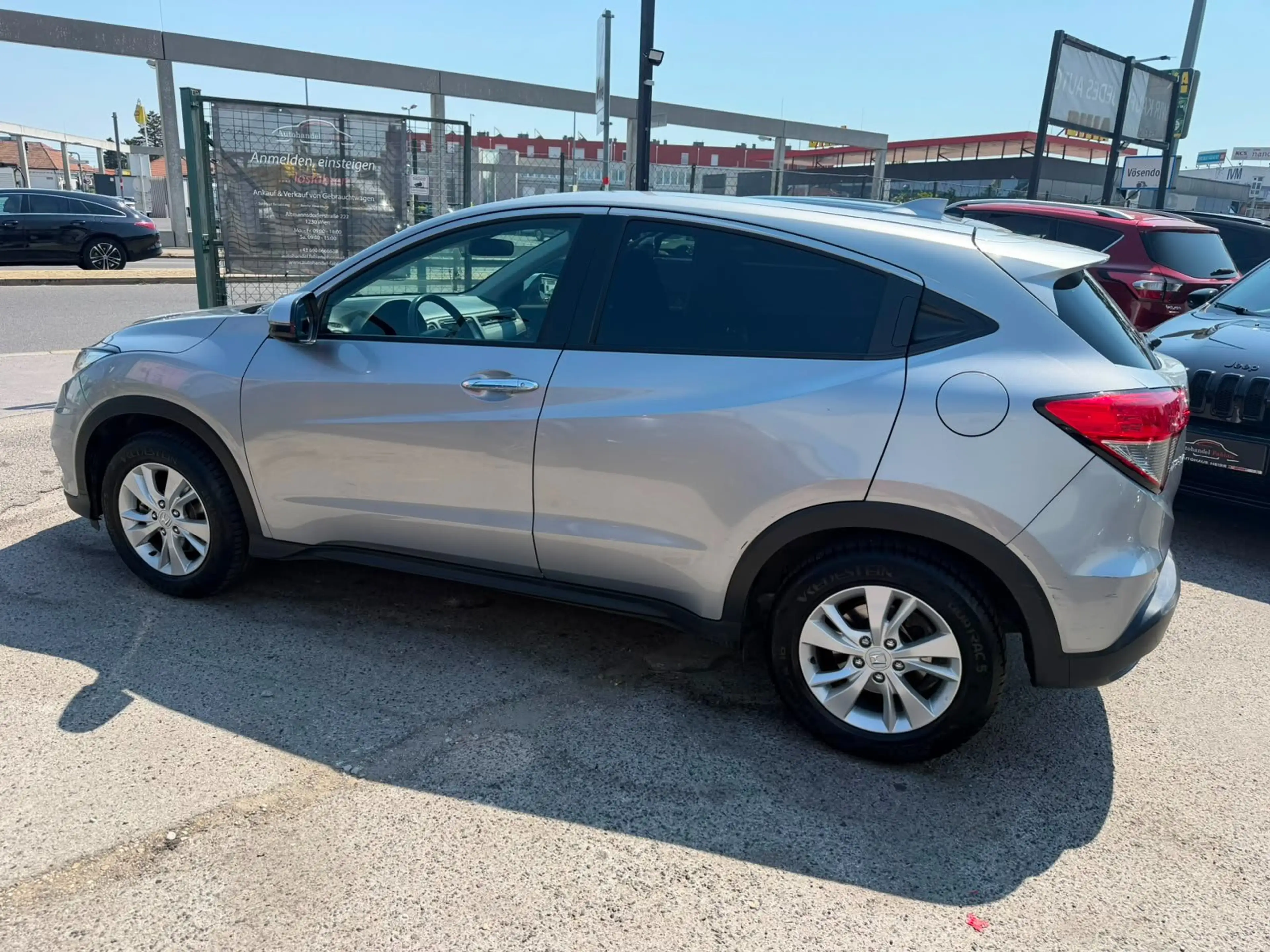 Honda HR-V 1,5 i-VTEC Elegance mit ParkhilfeVorne Navi LED — photo 2