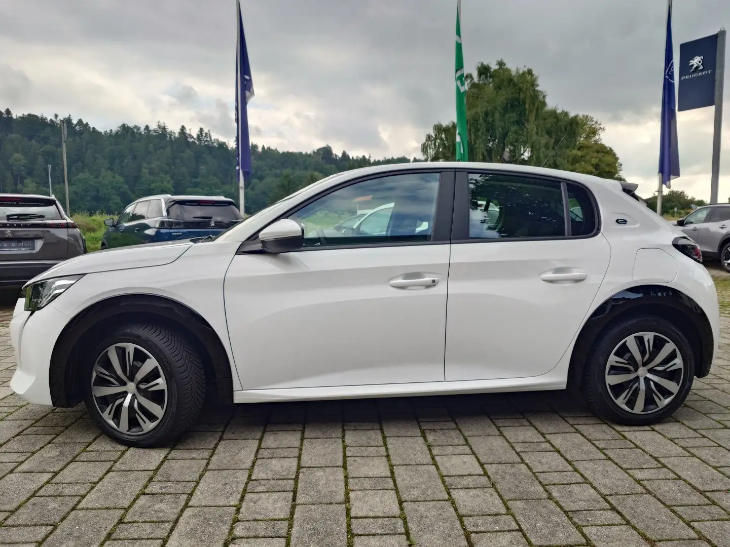 Peugeot 208 e-Active *1. Hand*Sitzheizung*wenig km*GJ-Reifen* Weiß - 2