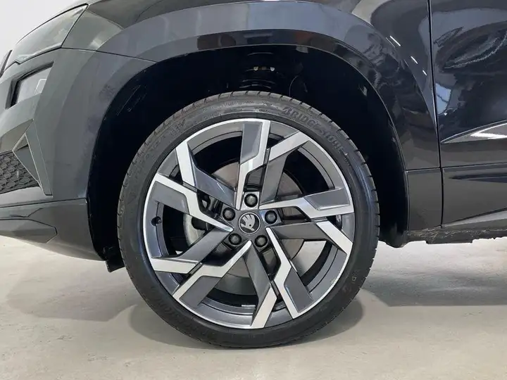 Škoda Karoq SPORTLINE 1.5 TSI DSG ACT 2025, foto 8