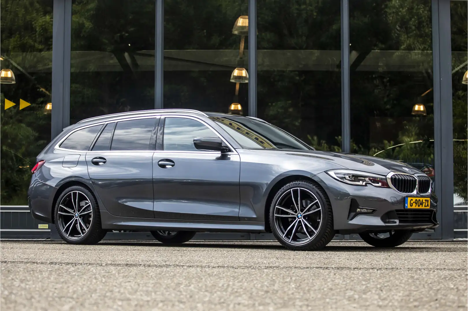 BMW 320 3-serie Touring 320d High Executive Edition Grijs - 1