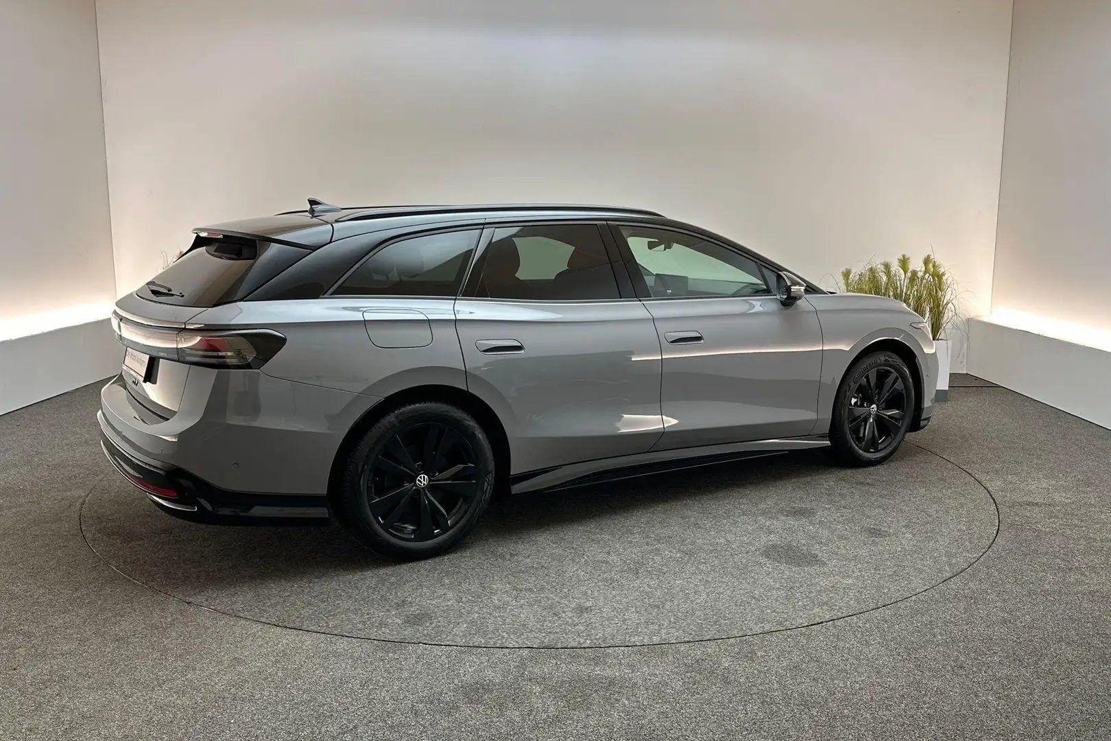 Volkswagen ID.7 Tourer Limited Edition 77 kWh Gri - 2