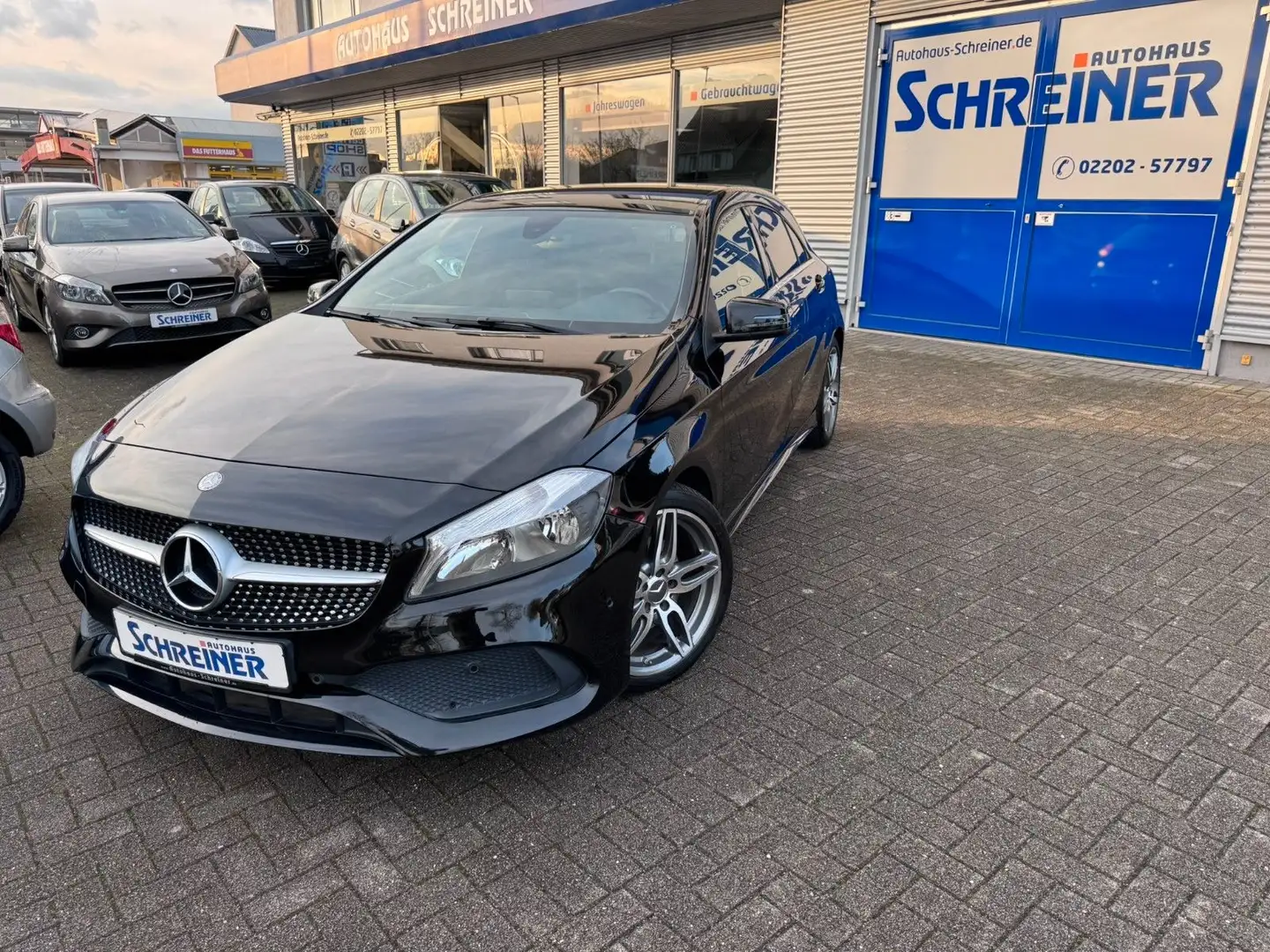 Mercedes-Benz A 180 BlueEfficiency  **AMG Sport**Navi* Schwarz - 1