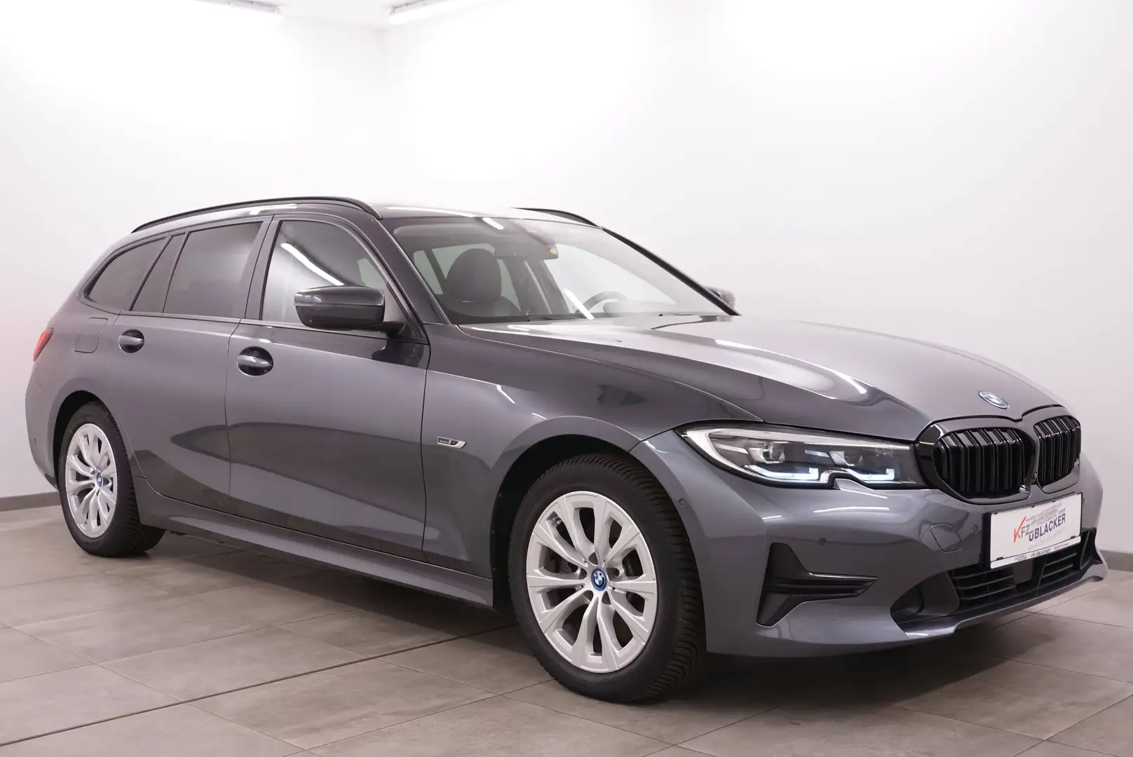 BMW 320 e Sport // Abstandstempomat // Panoramadach // Grau - 1