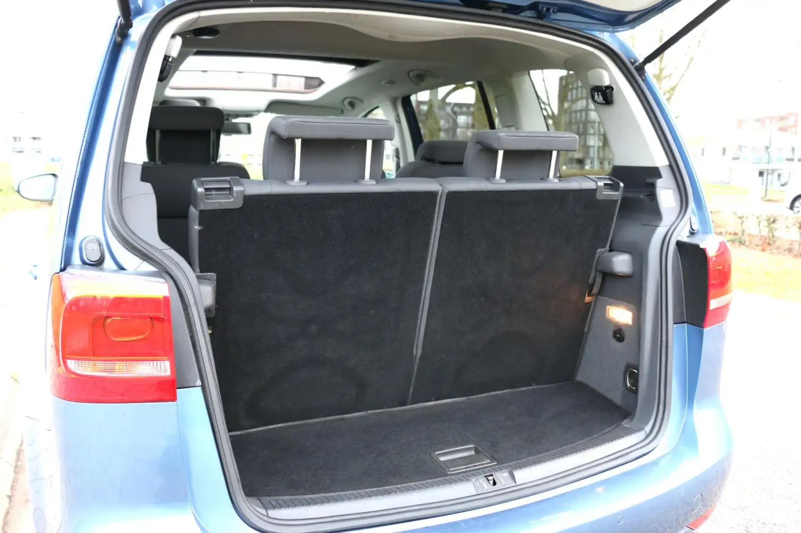 Volkswagen Touran 1.4 TSI Aut DSG 170Pk Highline 7-Persoons 1e eigen Blau - 2