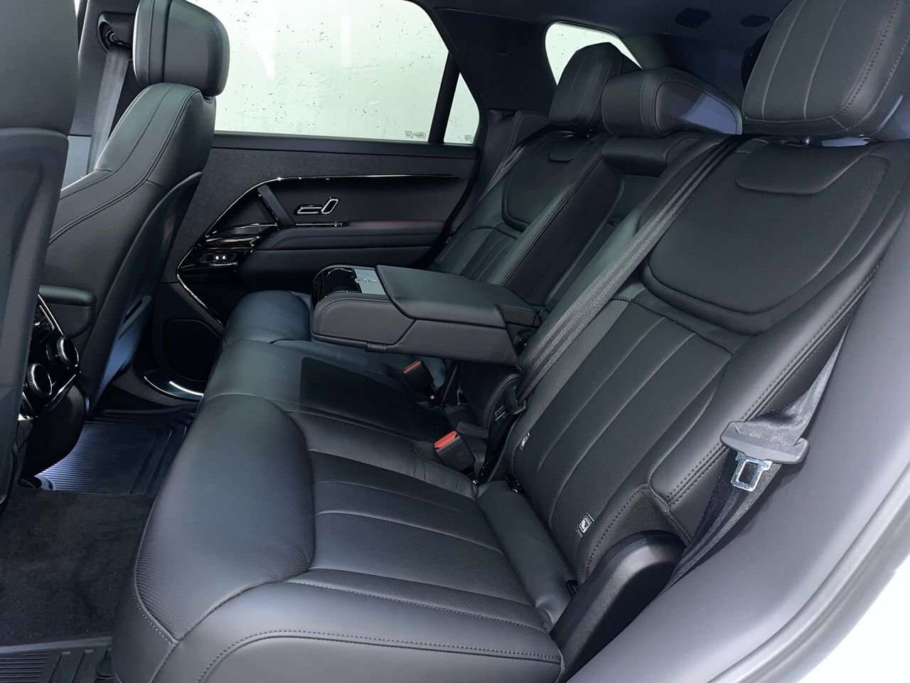 2026 Land Rover Range Rover Sport Dynamic SE Black Exterior Pack | Towing Pack / thumb 31