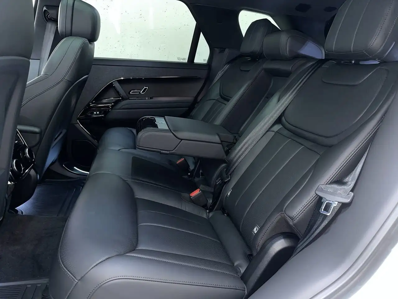 Land Rover Range Rover Sport снимка Land Rover Range Rover Sport