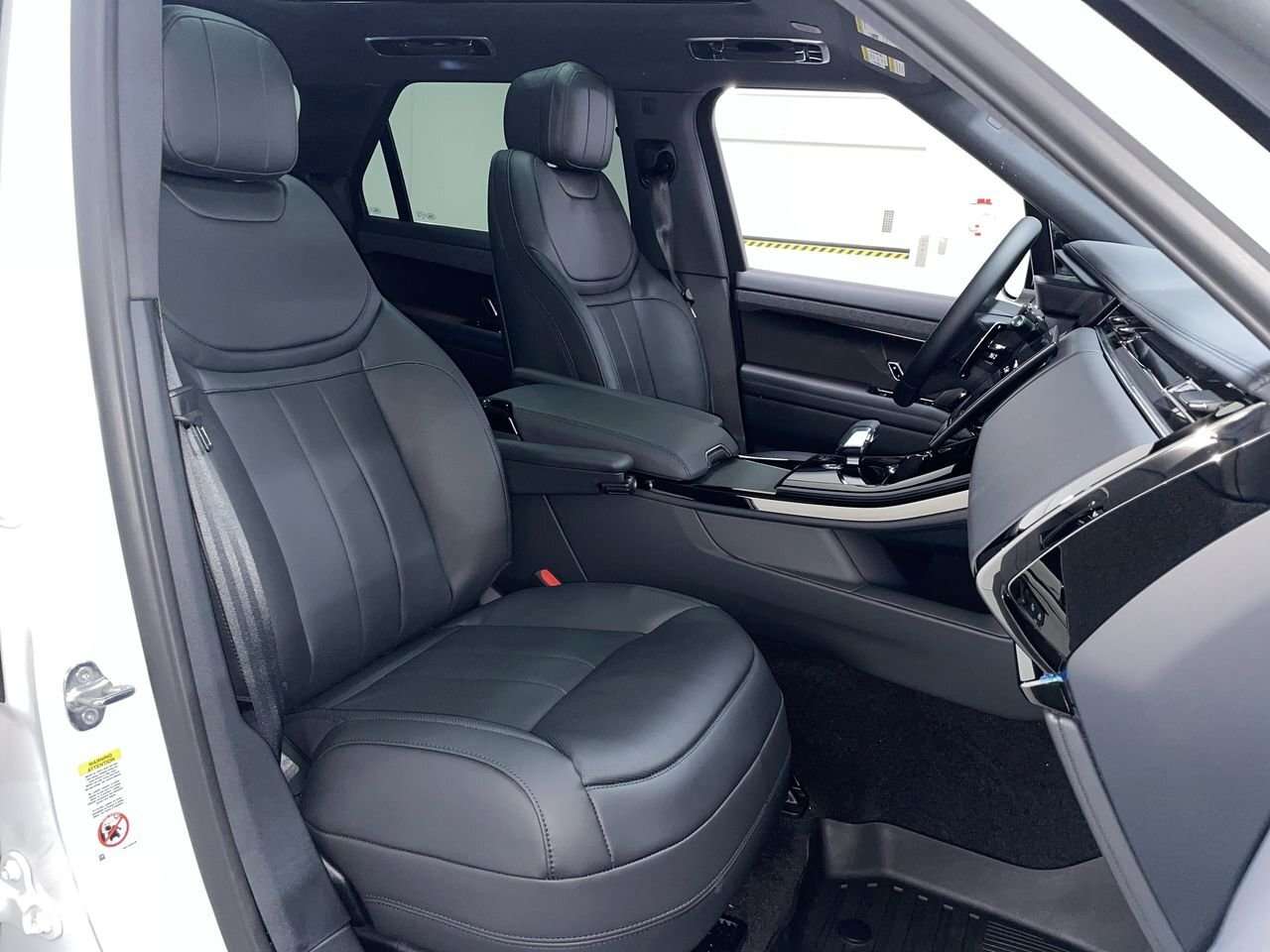 2026 Land Rover Range Rover Sport Dynamic SE Black Exterior Pack | Towing Pack / thumb 33