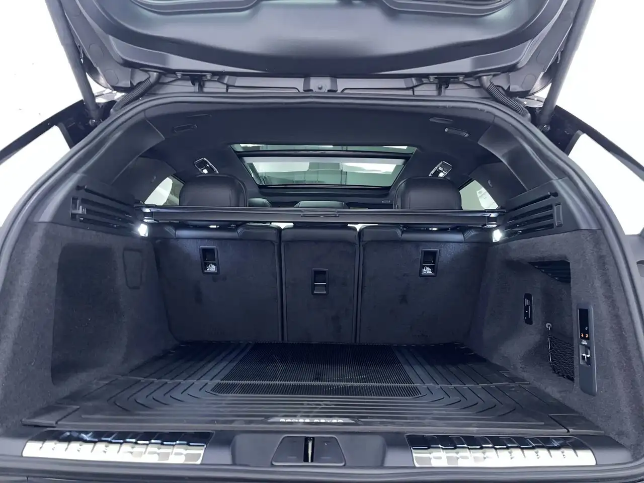 Land Rover Range Rover Sport снимка Land Rover Range Rover Sport