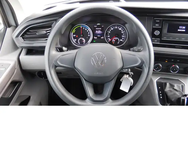 Volkswagen Transporter view 11