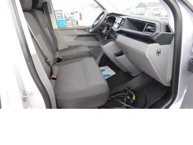 Volkswagen Transporter view 8