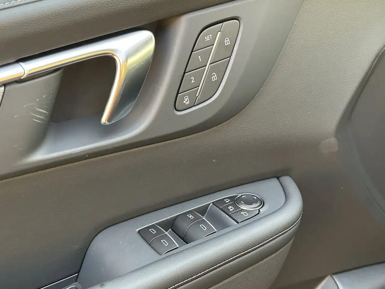 Buick Enclave снимка Buick Enclave