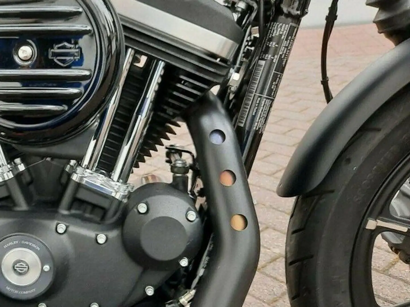 Harley-Davidson Sportster XL 883 Iron Schwarz - 2