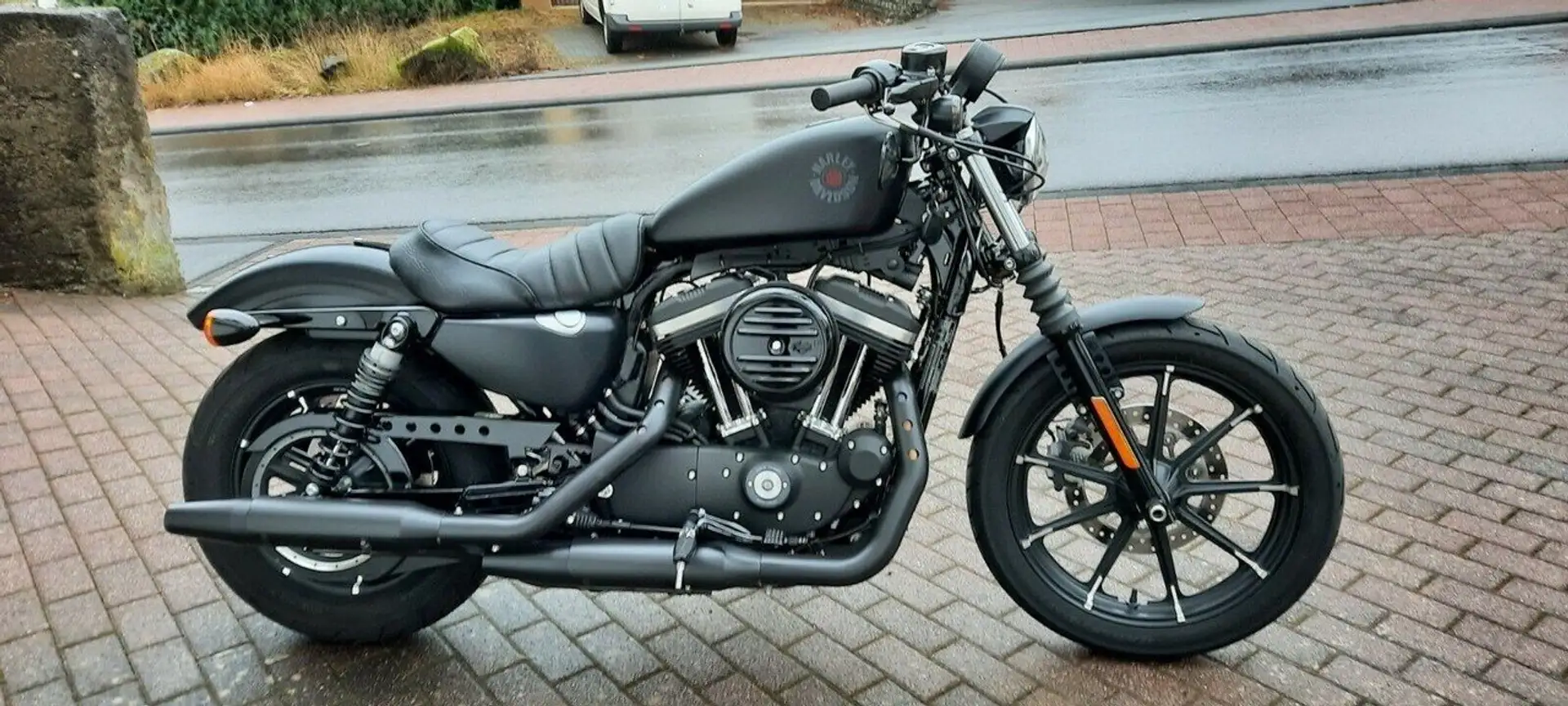 Harley-Davidson Sportster XL 883 Iron Schwarz - 1