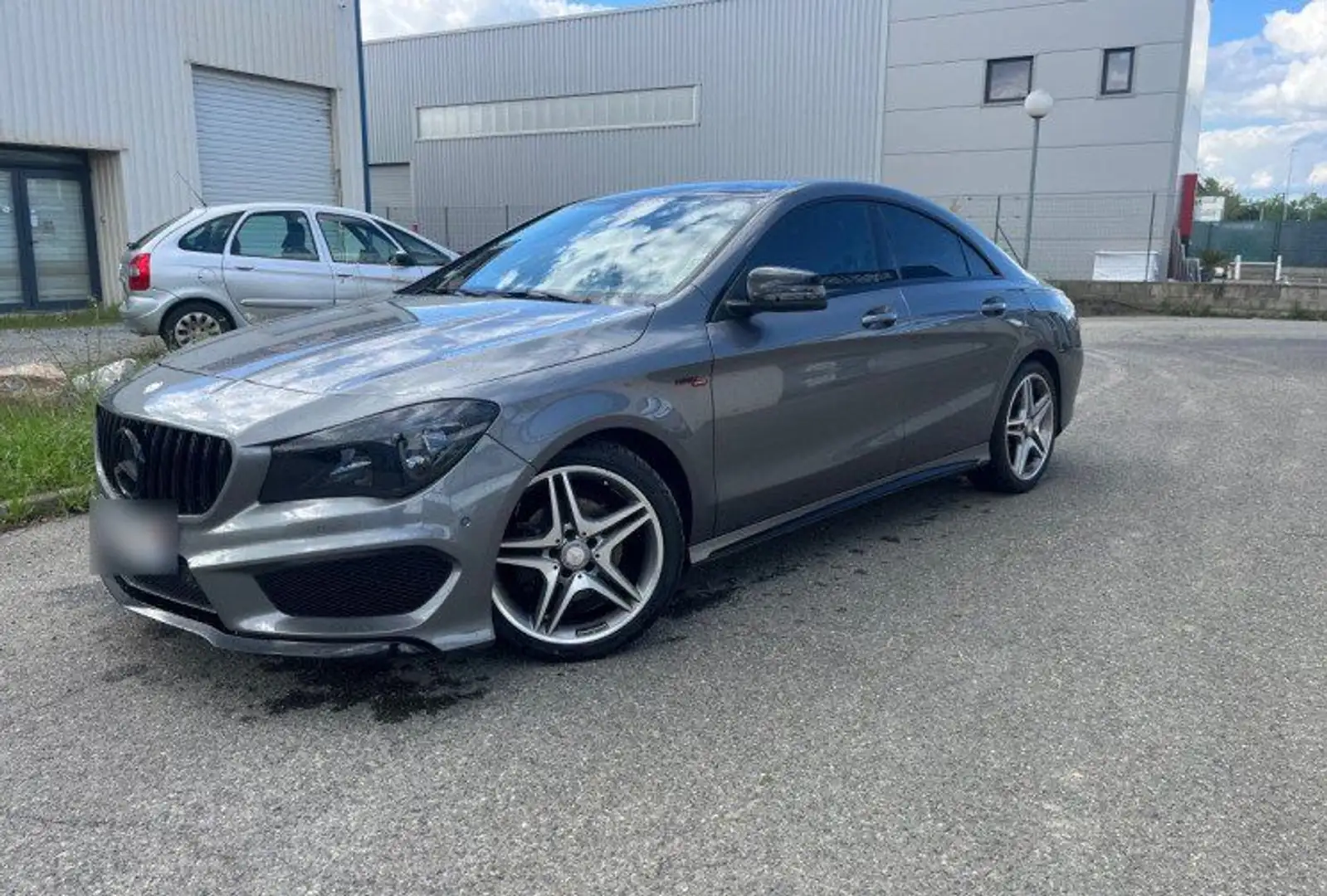 Mercedes-Benz CLA 180 180 Fascination AMG Šedá - 1