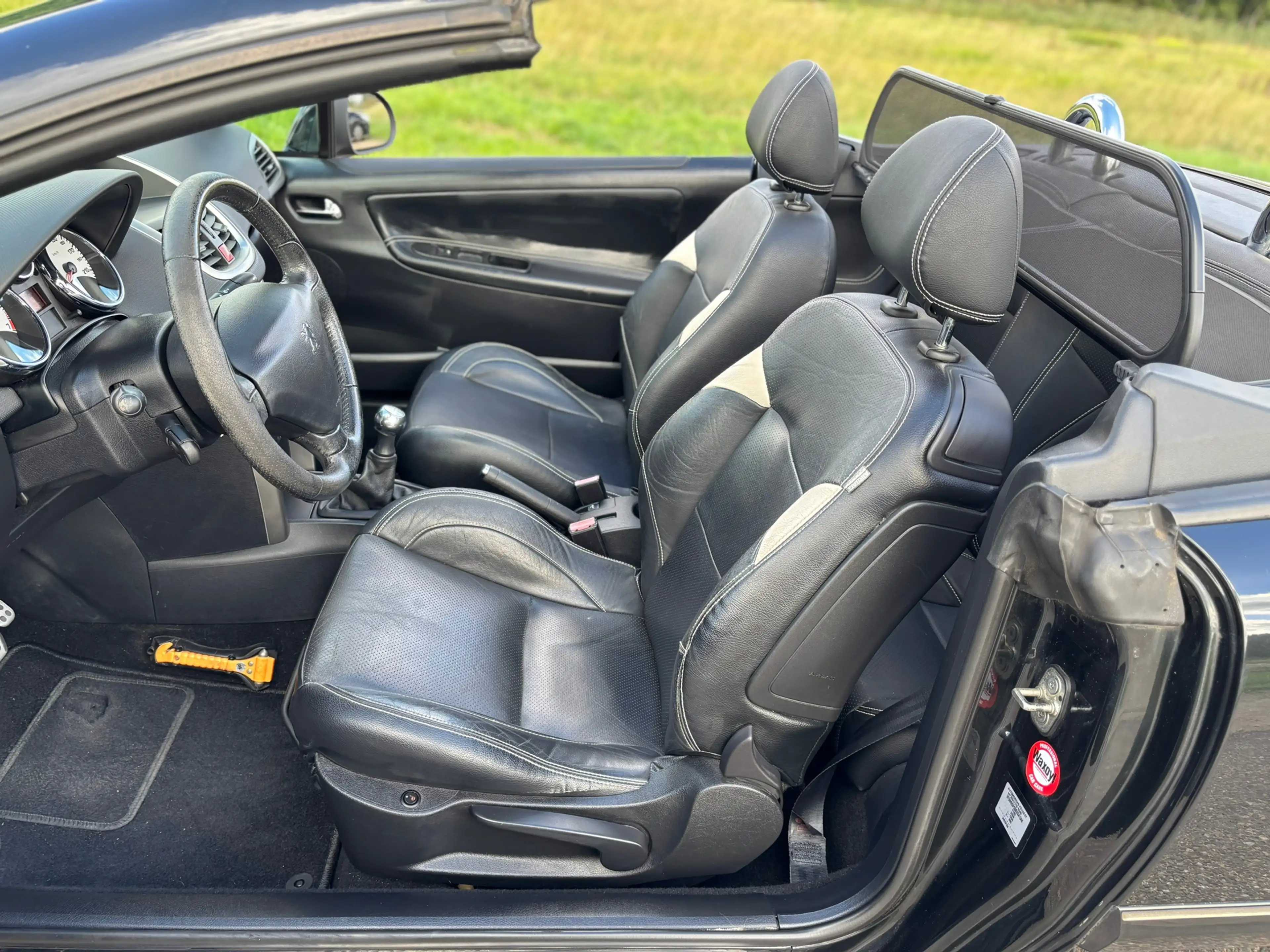 Peugeot 207 CC 1.6 VTi Noir & Blanc/Clima/Leder/Pdc/1e Eigenaa — photo 2