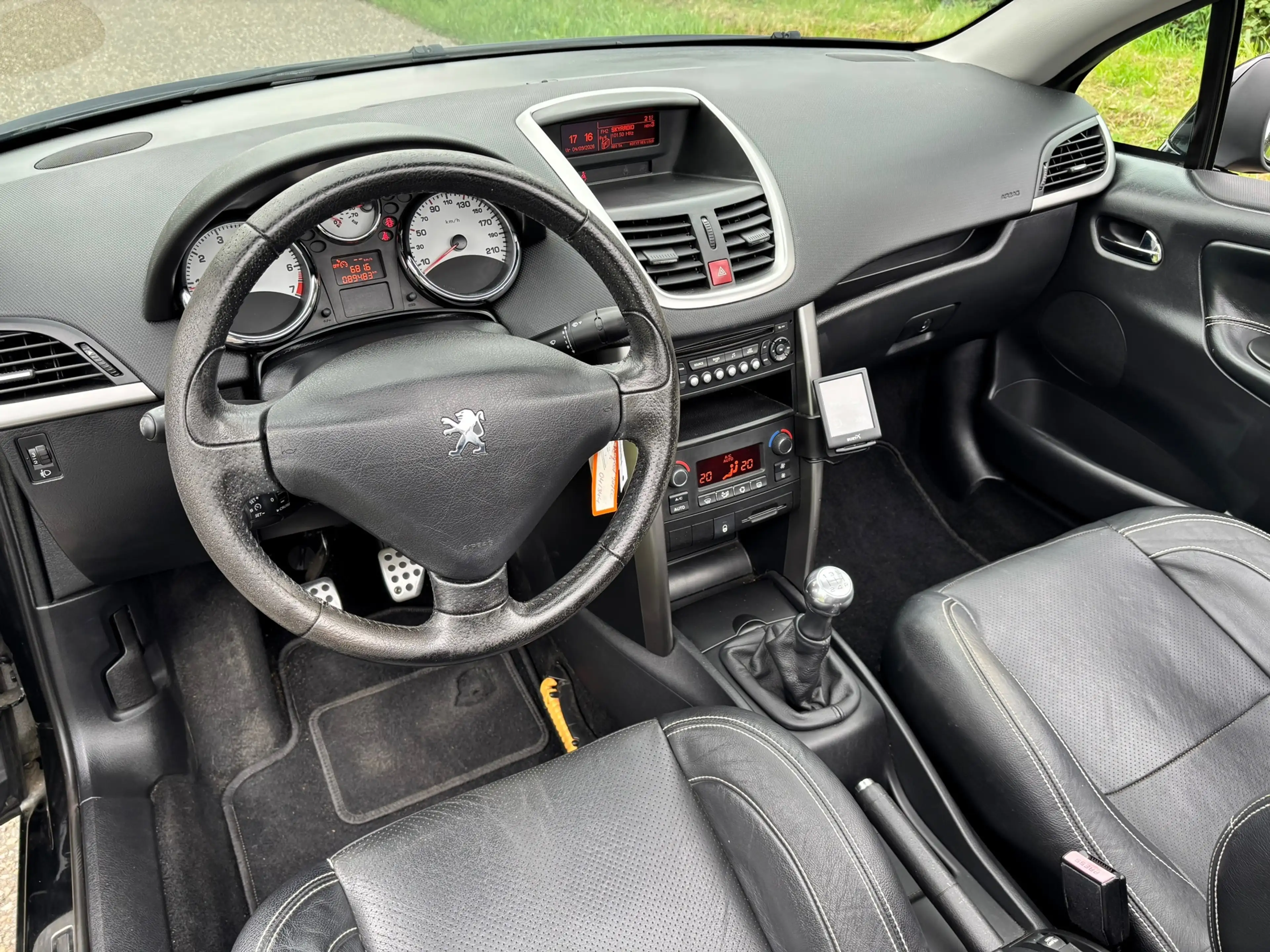 Peugeot 207 CC 1.6 VTi Noir & Blanc/Clima/Leder/Pdc/1e Eigenaa — photo 10