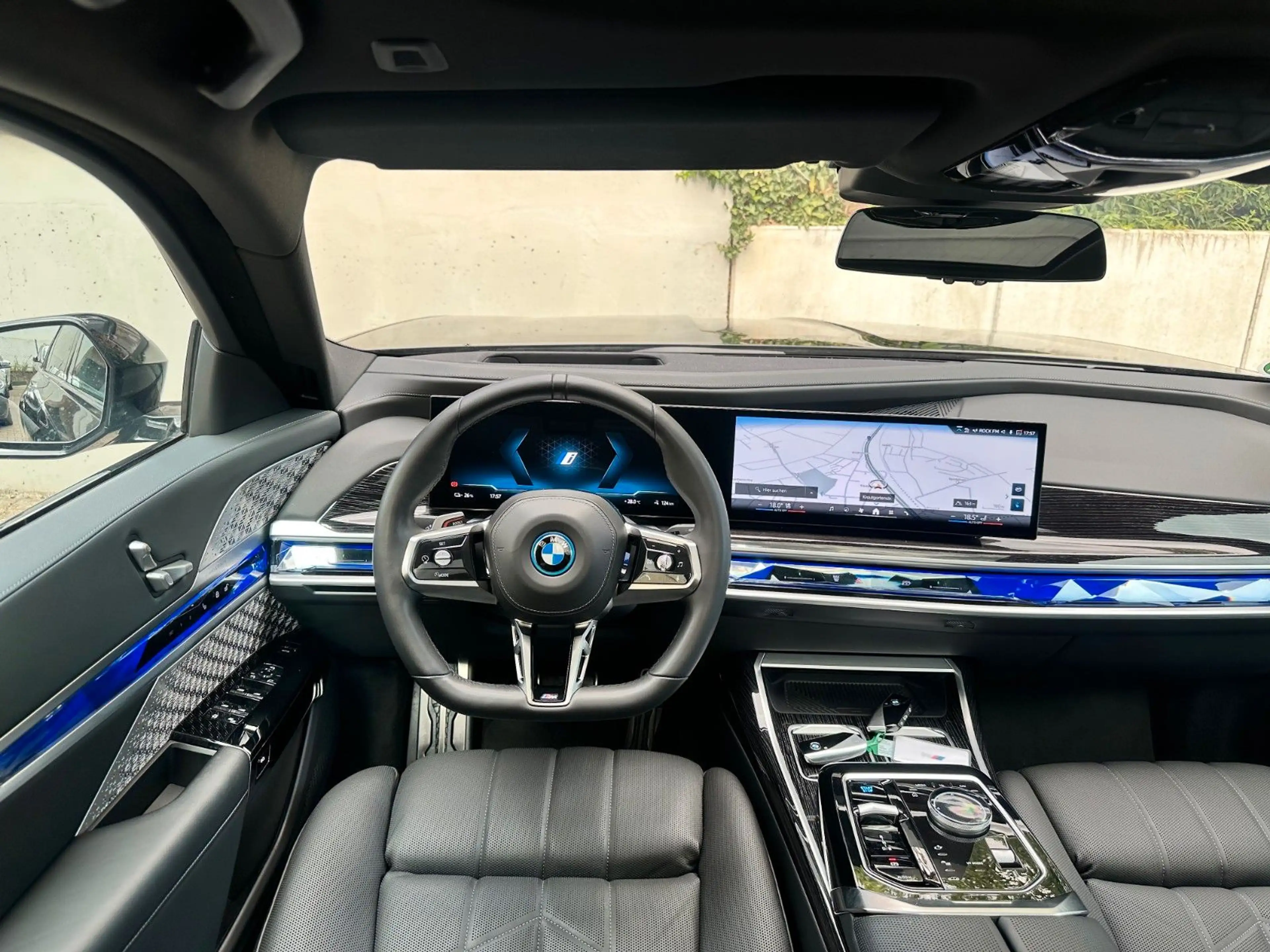 BMW i7 xDrive60 M Sport PANO-SKY*B&W*Sitzkl*Massage — photo 8