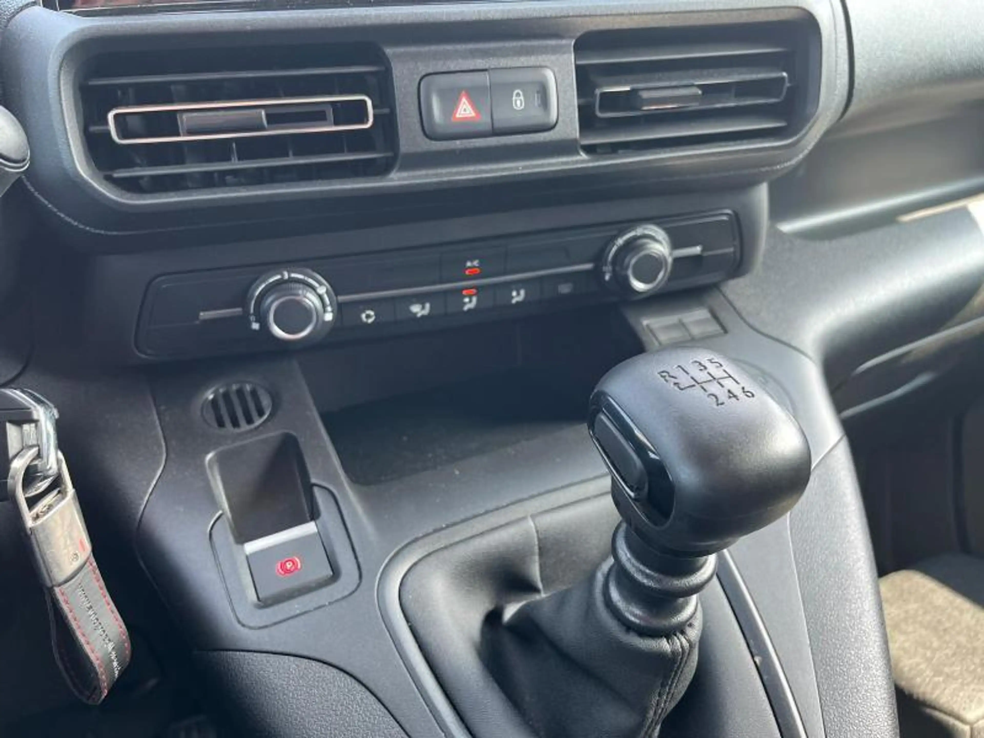 Toyota Proace City Comfort 1d — photo 11