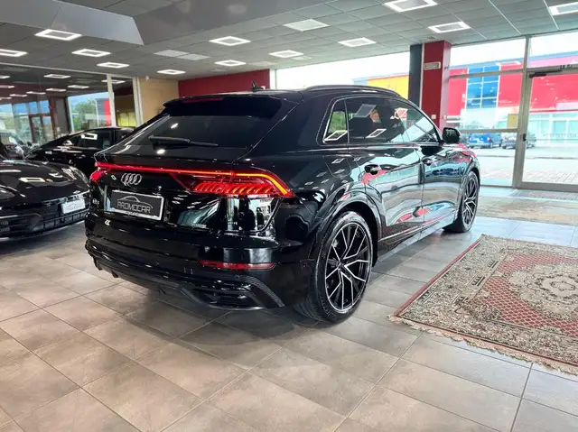 Audi Q8 view 4