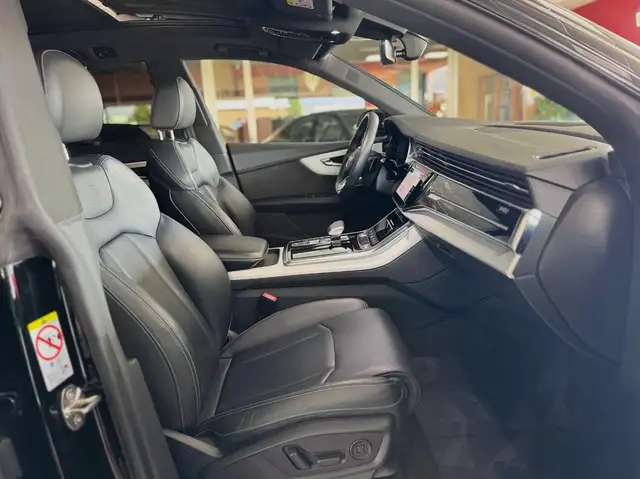 Audi Q8 view 13