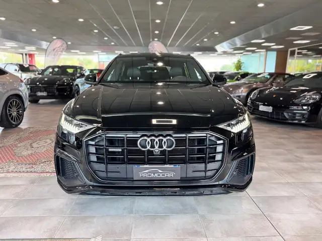 Audi Q8 view 2