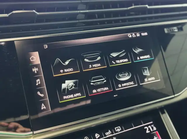 Audi Q8 view 30