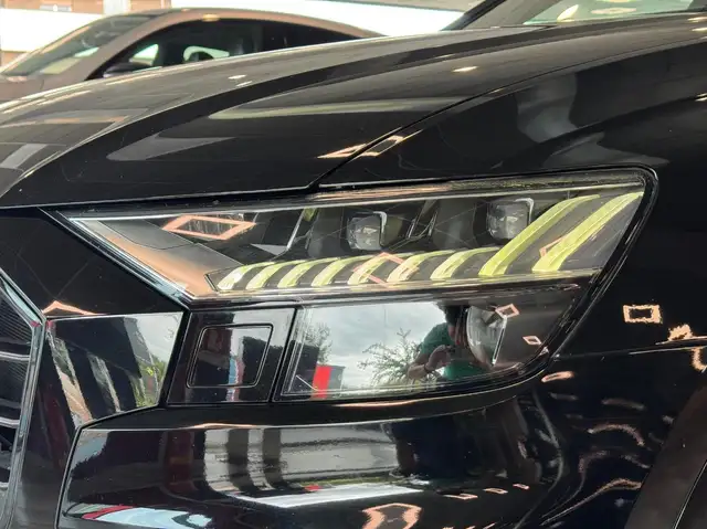 Audi Q8 view 20