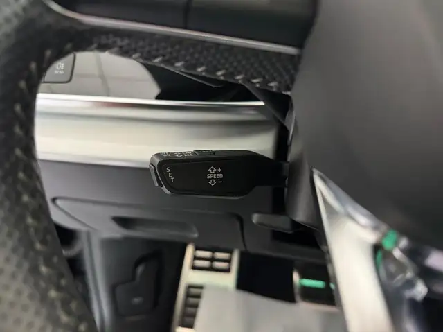 Audi Q8 view 21
