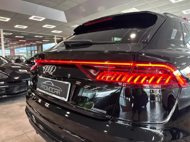 Audi Q8 view 25
