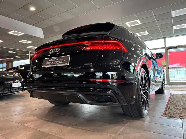 Audi Q8 view 23