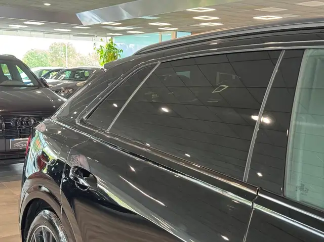 Audi Q8 view 29