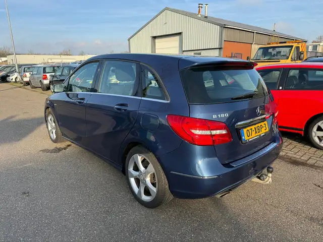 Mercedes-Benz B Class view 4