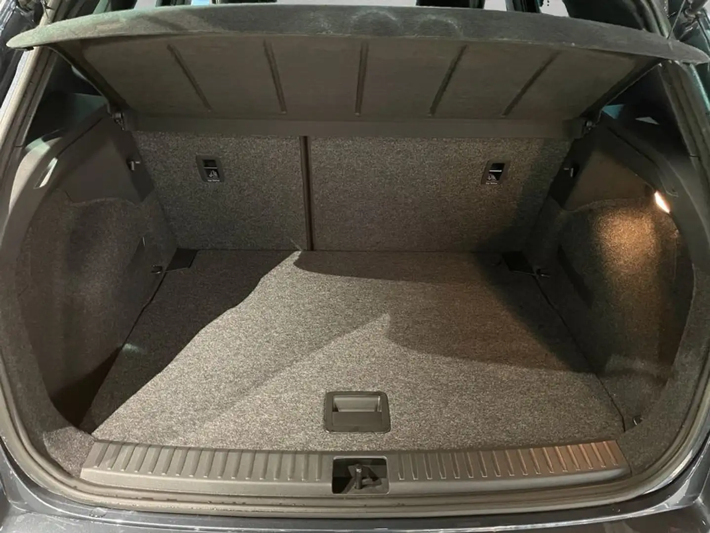 SEAT Arona 1.5 TSI DSG Xperience 150 PS Rückfahrkamer Grau - 2
