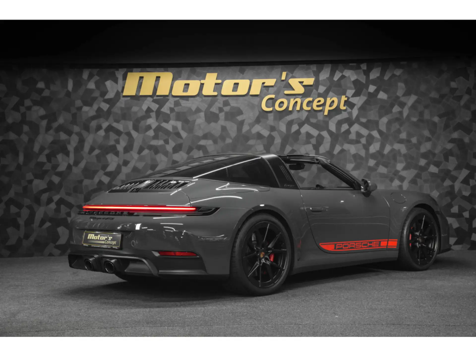 포르쉐 911 Targa 4 GTS 2025 건메탈 사진 3