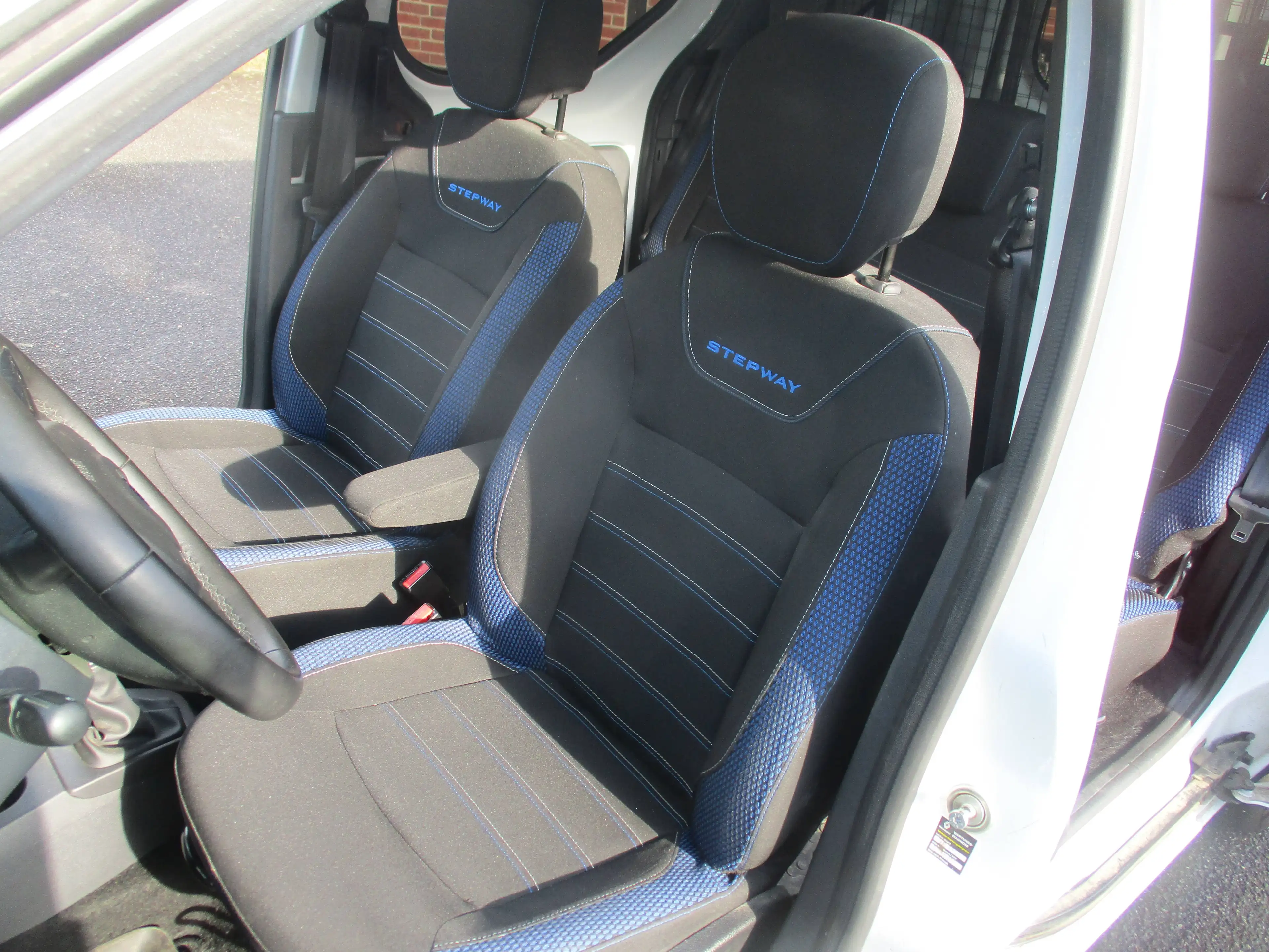 Dacia Dokker Stepway Pro / Klima / Alu / Navi / Rückfahrkamera . . . — photo 8
