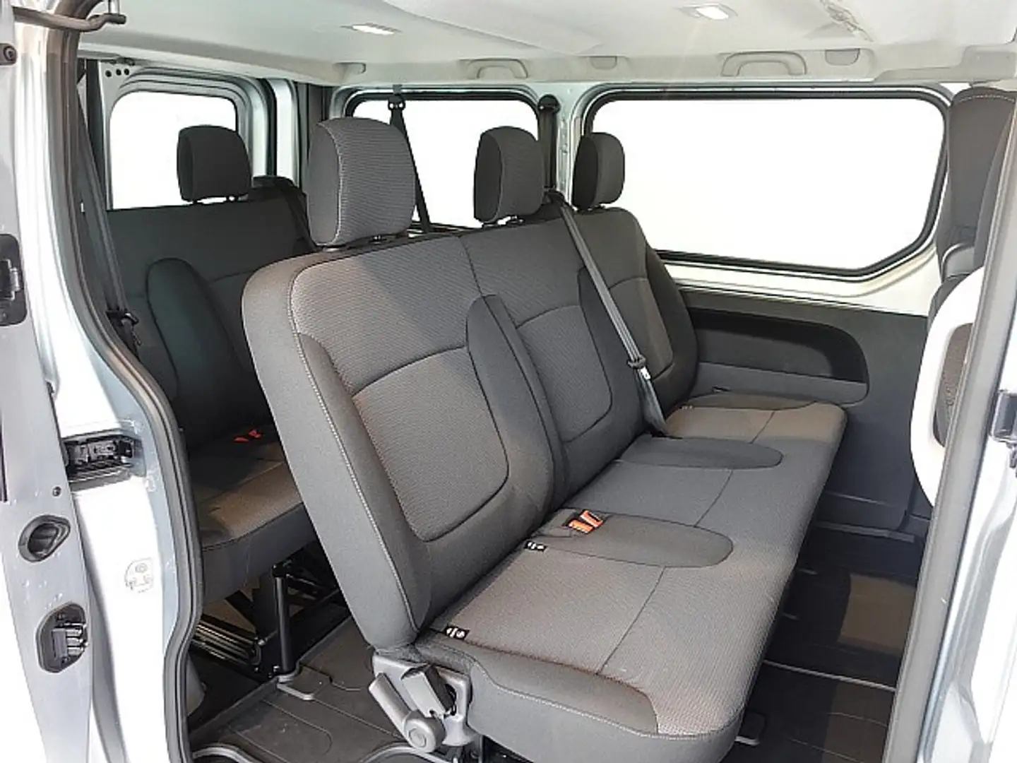 Nissan Primastar Kombi L1H1 dCi 150 9-Sitzer Acenta Argent - 2