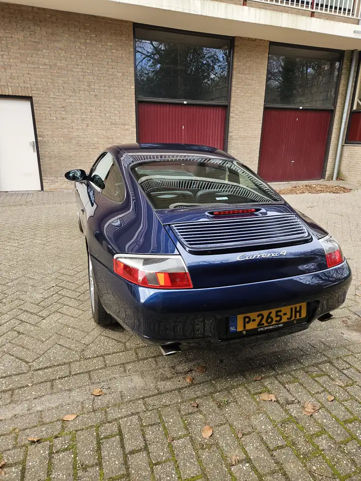 Porsche 911 3.4 Coupé Carrera 4, foto 9